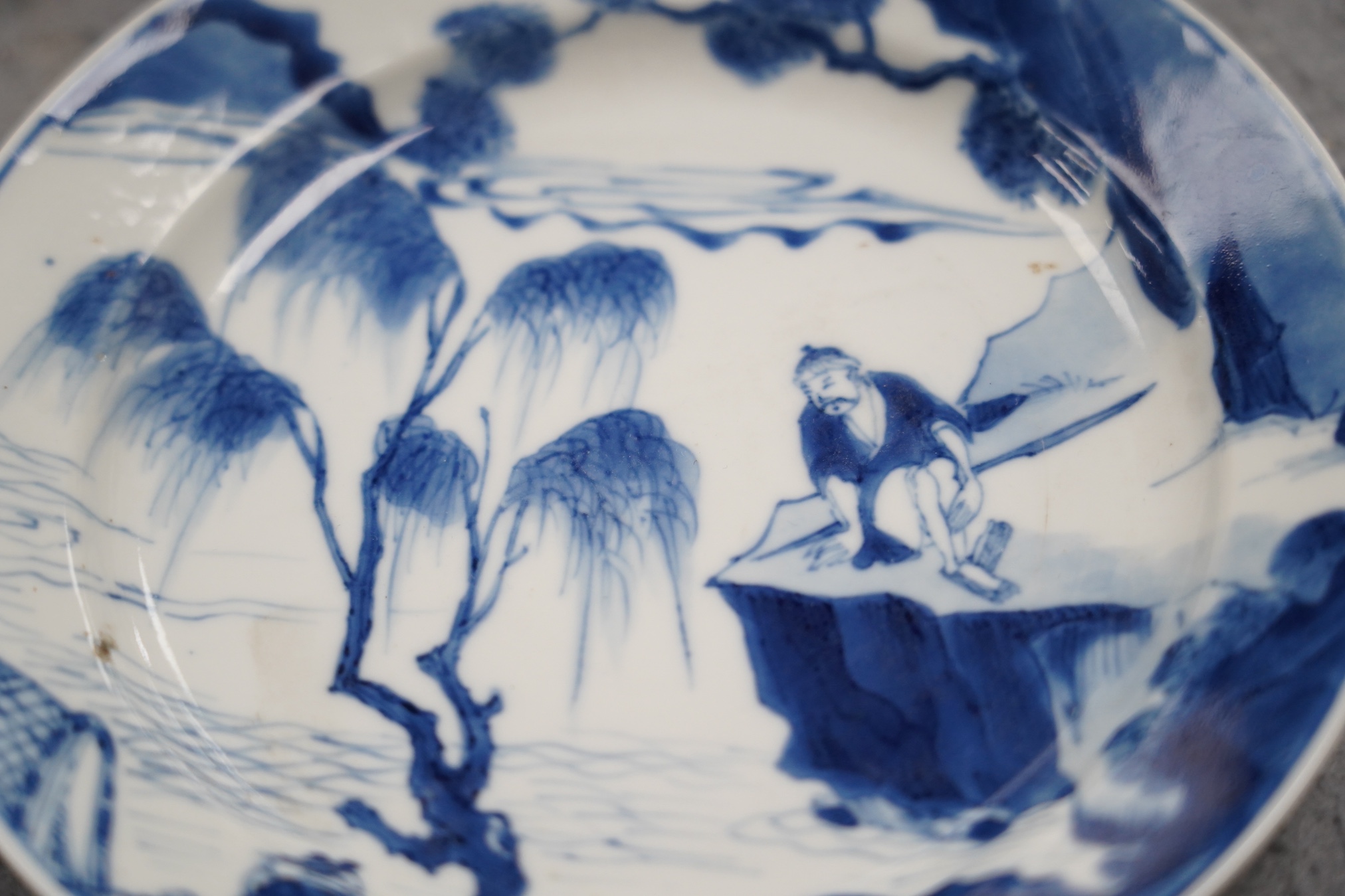 A pair of Chinese blue and white small plates, Kangxi period, hairline cracks to one plate.